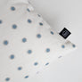 COJÍN DOTS BLANCO Y AZUL 45X45 MAISON DECOR