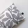 COJÍN LEAVES GRIS 30X45 MAISON DECOR