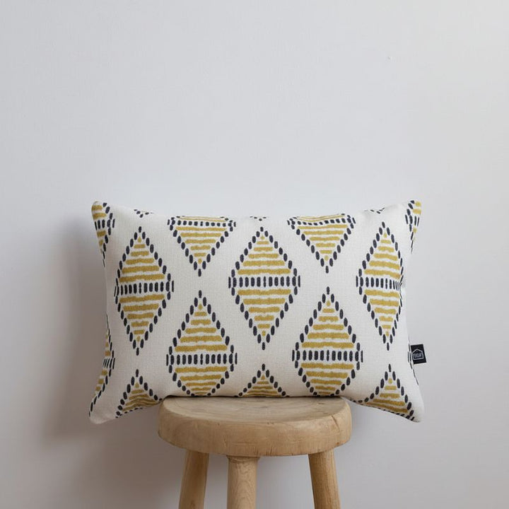 COJÍN RHOMBUS MOSTAZA 30X45 MAISON DECOR