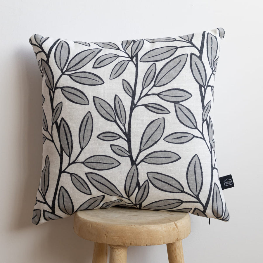 COJÍN LEAVES GRIS 45X45 MAISON DECOR