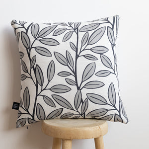 COJÍN LEAVES GRIS 45X45 MAISON DECOR