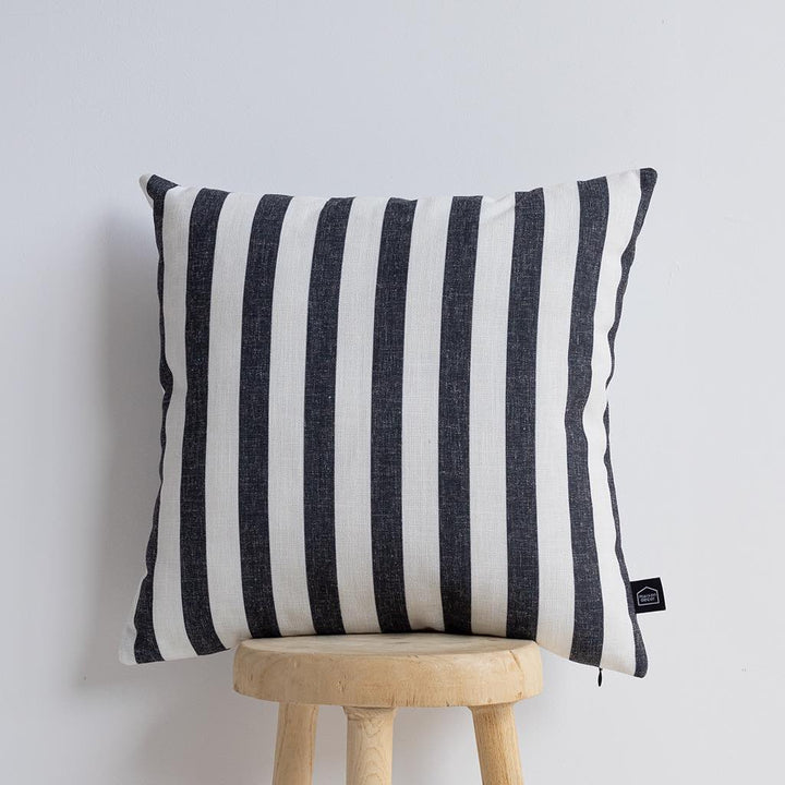 COJÍN STRIPES NEGRO 45X45 MAISON DECOR